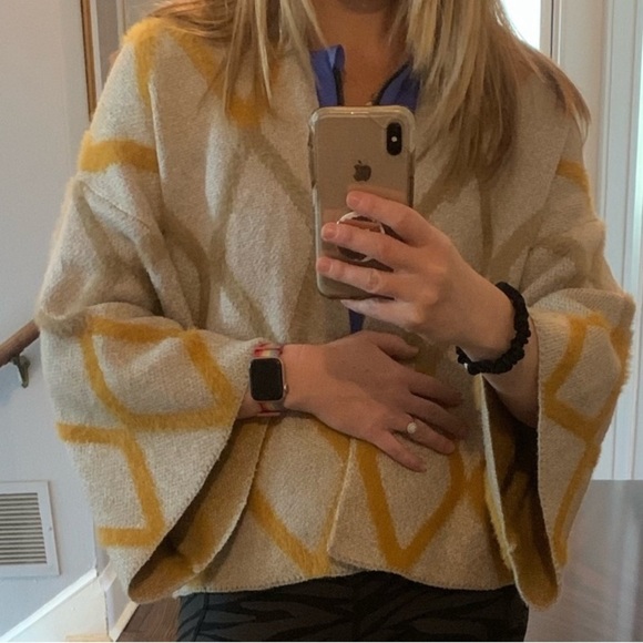 Anthropologie - Akemi + Kin - Sedona Textured Diamond Kimono Cardigan
Sweater - Picture 8 of 8